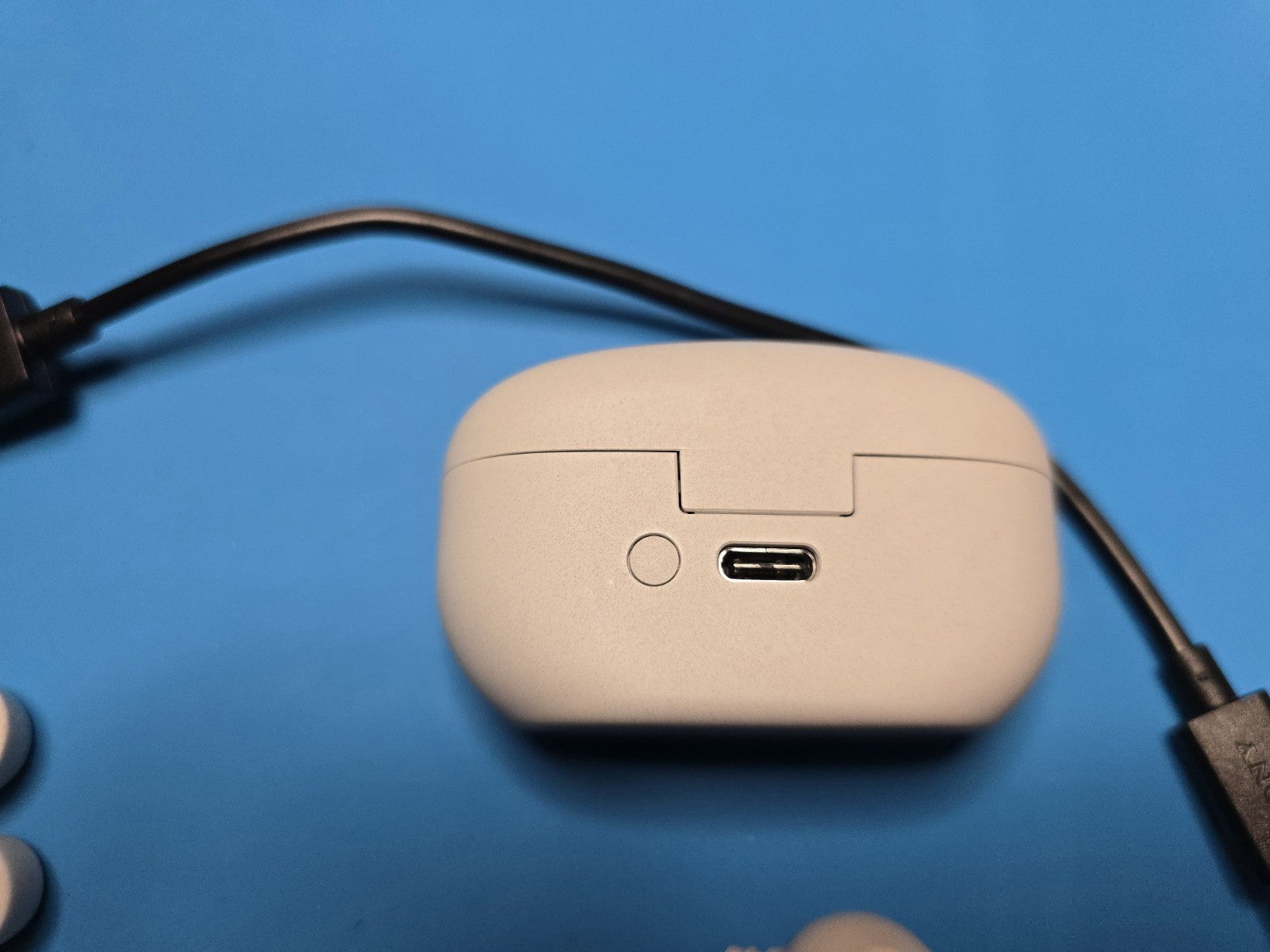 Sony WF-1000XM5 Wireless Over-the-Ear Headphones - Silver/Beige