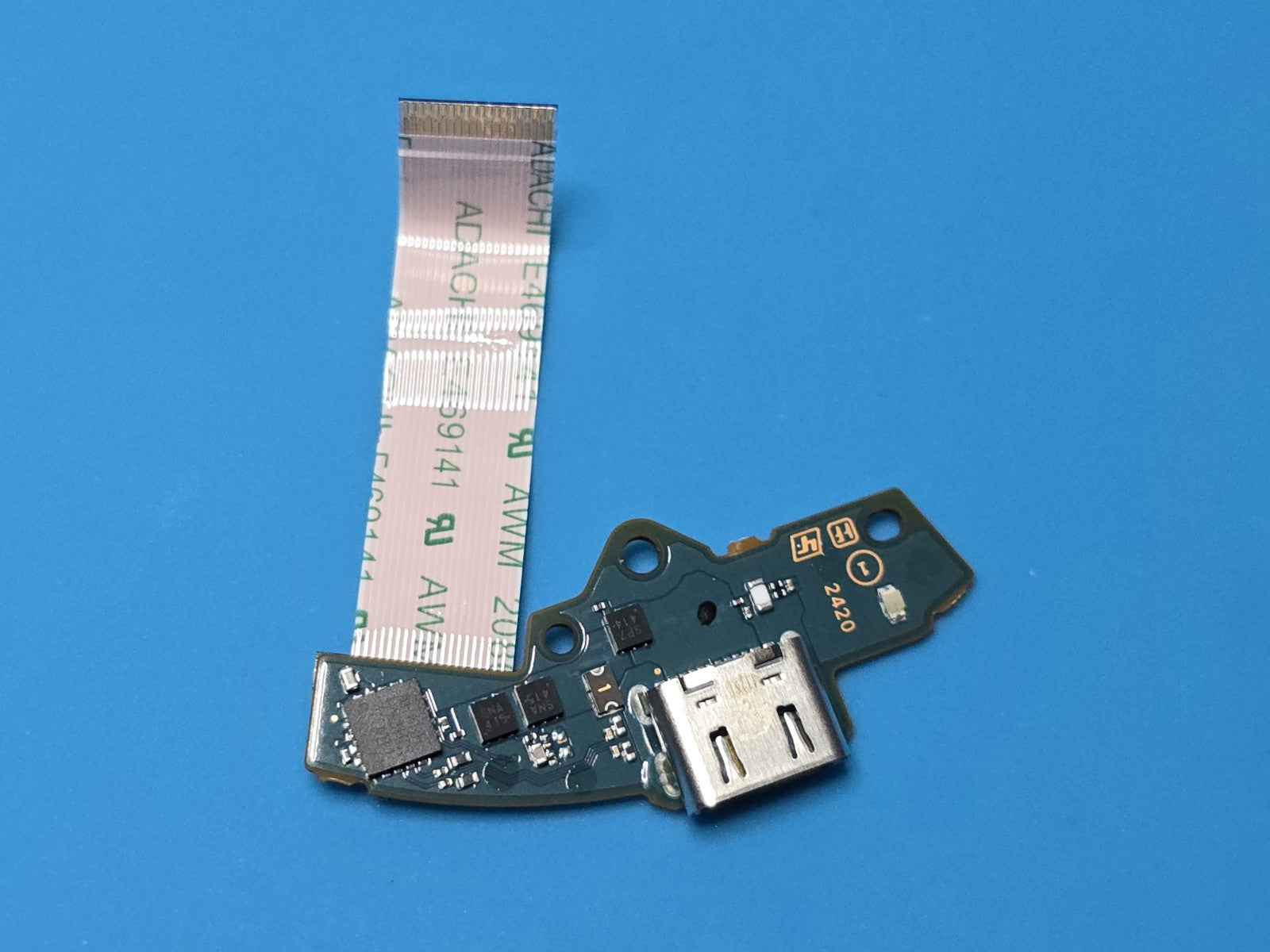 Sony WH-1000XM5 Board With USB-C Charging Port