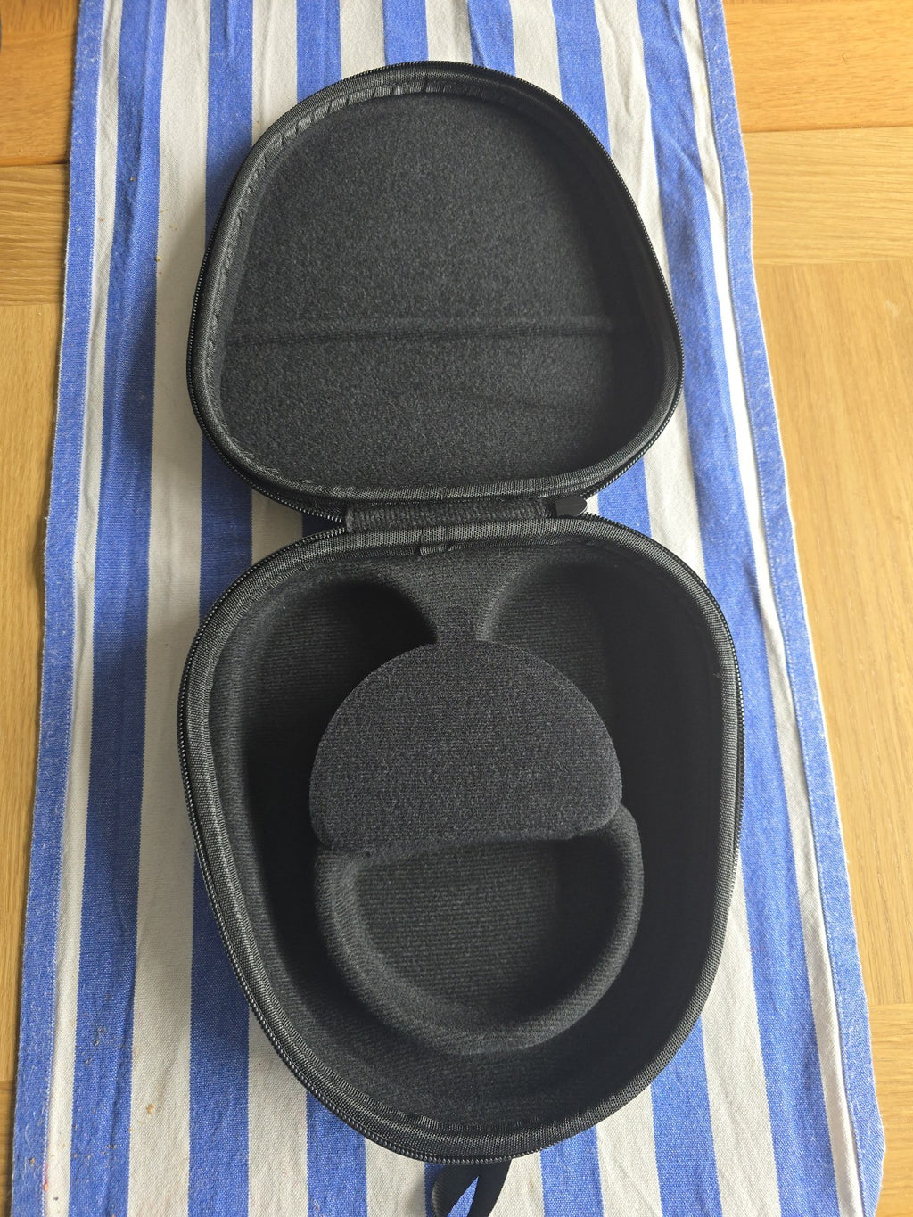 Generic Carrying Case For Sony WH-1000XM5 - Grey/Black