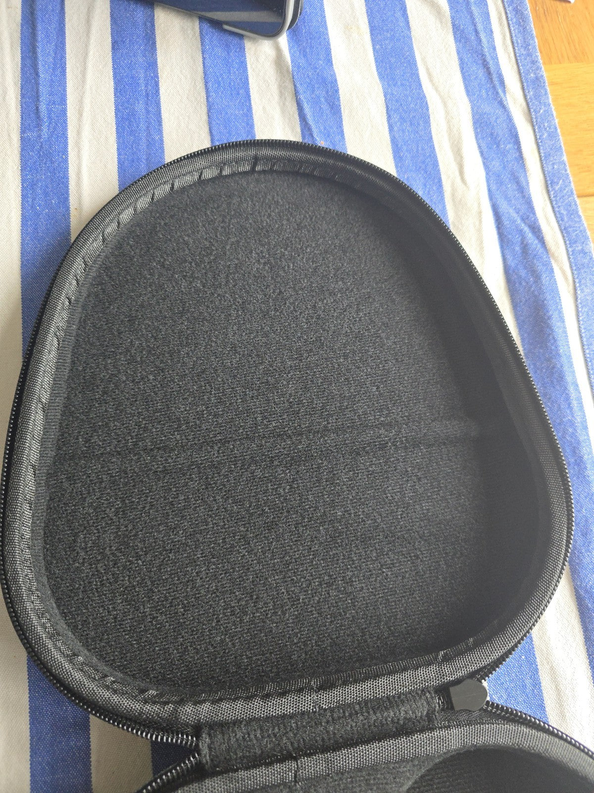 Generic Carrying Case For Sony WH-1000XM5 - Grey/Black